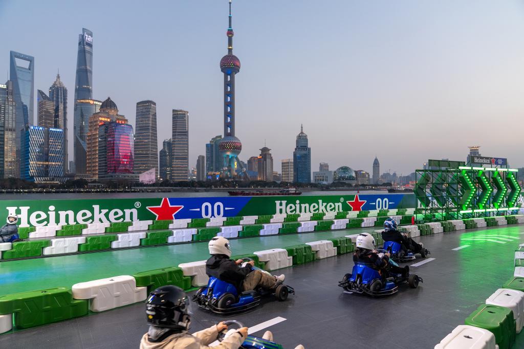 MK体育app下载-格子旗嘉年华迎来全方位升级,F1赛车热点燃全城消费狂欢